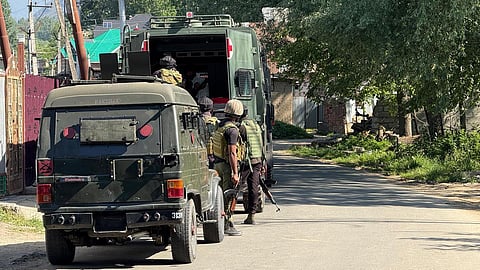 காஷ்மீர் என்கவுன்ட்டரில் 3 பயங்கரவாதிகள் சுட்டுக் கொலை: வெளியான பரபரப்பு வீடியோ