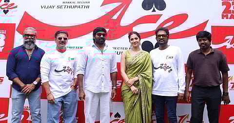 “யோகிபாபு தங்கமான மனிதர்” - விஜய் சேதுபதி புகழாரம்