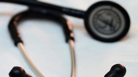 மருத்துவர்களின் பற்றாக்குறையை காரணம் காட்டி ஈட்டிய விடுப்பு வழங்க மறுப்பதற்கு அரசு மருத்துவர்கள் எதிர்ப்பு