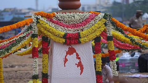 முள்ளிவாய்க்கால் சம்பவ நினைவேந்தல்: அரசியல் தலைவர்கள் அஞ்சலி