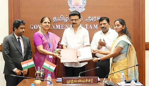 தமிழக அரசு ஊழியர்களுக்கு கட்டணமின்றி காப்பீடு - 7 வங்கிகளுடன் ஒப்பந்தம்