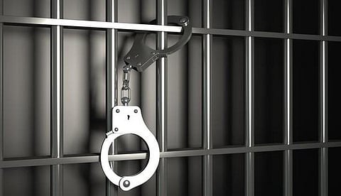 ஊத்துக்கோட்டை- பட்டா பெயர் மாற்றம் செய்ய லஞ்சம்; போலி வருவாய்த் துறை ஊழியர் கைது