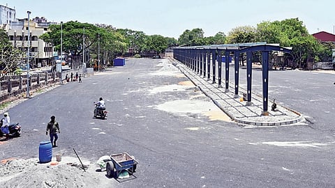 ராயபுரத்தில் தற்காலிக பேருந்து நிலையம் அமைக்கும் பணி தீவிரம்