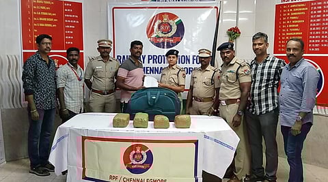 சர்க்கார் விரைவு ரயிலில் 8 கிலோ கஞ்சா கடத்தல்: ஆர்.பி.எஃப் போலீஸார் விசாரணை