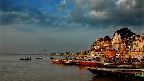 வாராணசியில் மந்திரங்கள் மூலம் சிகிச்சை: முதல் நாள் முகாமில் 42 நோயாளிகள் பங்கேற்பு