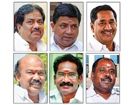 மதுரையில் தொடங்கியது திமுக - அதிமுக தேர்தல் யுத்தம்: மாவட்ட செயலாளர்களின் ‘பரிசு’ வியூகம்!