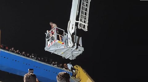 பொழுதுபோக்கு பூங்காவில் ராட்சத ராட்டினத்தில் சிக்கிக் கொண்ட 30 பேர் பத்திரமாக மீட்பு: நடந்தது என்ன?