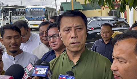 குடியரசுத் தலைவர் ஆட்சி அமலில் உள்ள மணிப்பூரில் புதிய அரசு அமைக்க பாஜக எம்எல்ஏக்கள் முயற்சி - நடப்பது என்ன?