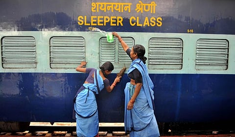 நெல்லை, பொதிகை அதிவேக ரயில்களில் 2-ம் வகுப்பு தூங்கும் வசதி பெட்டி 7 ஆக குறைப்பு