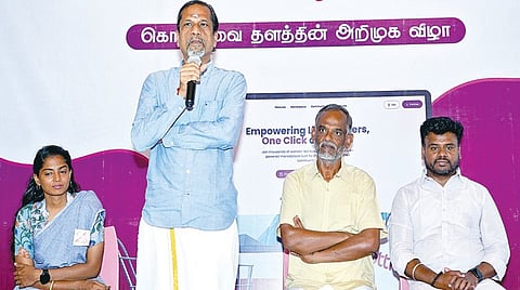 தென்காசி அருகே நடைபெற்ற நிகழ்ச்சியில், ‘கொற்றவை’ ஆன்லைன் வணிக
தளத்தை, சோஹோ  தலைமை விஞ்ஞானி ஸ்ரீதர் வேம்பு தொடங்கிவைத்தார்.