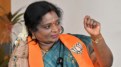 கோமாளி​ என்று சொல்பவர்கள் ஏமாளி​ ஆவார்கள்: திமுக தீர்மானம் குறித்து தமிழிசை விமர்சனம்