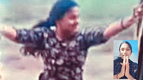 ரயில் படிக்கட்டில் தொங்கியபடி  சகிலாபானு எடுத்த ரீல்ஸ். (உள்படம்) வீடியோவில் மன்னிப்பு கேட்ட சகிலாபானு.