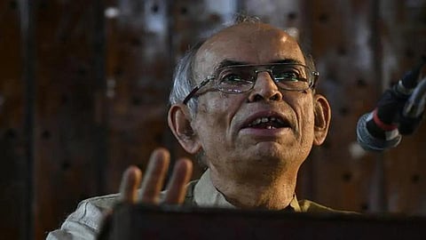 மாதவ் காட்கிலுடன் மலையில் ஒரு நடை