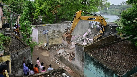 இடம் மாற்றப்படும் மக்கள் நலனையும் உள்ளடக்கியதே நகர வளர்ச்சி!