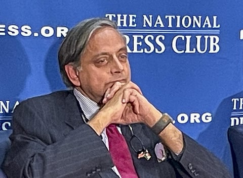 நாட்டு நலனுக்காக பணிபுரிவது கட்சி விரோத செயலா? - காங்கிரஸ் மூத்த தலைவர் சசி தரூர் கேள்வி