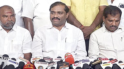 கடலூரில்  செய்தியாளர்களுக்கு நேற்று பேட்டியளித்த தவாக தலைவர் வேல்முருகன்.