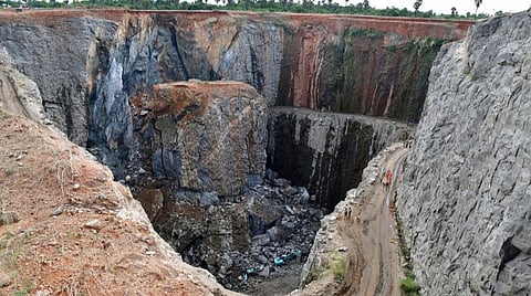 ஒப்புதல் இன்றி குவாரிகளில் வெட்டிய கற்களுக்கு 100 சதவீத இழப்பீடு