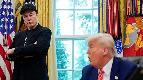 அதிபர் ட்ரம்ப் - மஸ்க் மோதல் காரணமாக டெஸ்லா பங்கு விலை வீழ்ச்சி: முதலீட்டாளர்களுக்கு ரூ.1 லட்சம் கோடி இழப்பு