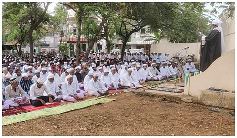 பக்ரீத் பண்டிகை: கடலூரில் இஸ்லாமியர்கள் சிறப்பு தொழுகை; புத்தாடை அணிந்து கொண்டாட்டம்