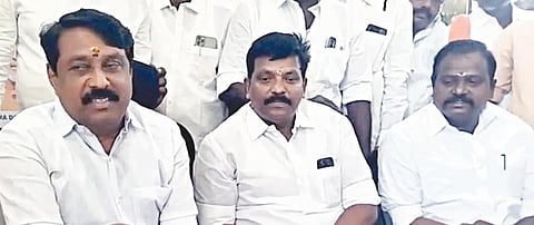 ராமநாதபுரத்தில் செய்தியாளர்களுக்கு நேற்று பேட்டியளித்த  பாஜக  மாநிலத் தலைவர்  நயினார் நாகேந்திரன்.