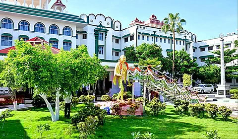 மதுரை முருக பக்தர்கள் மாநாட்டில் ‘அறுபடை வீடு’ மாதிரி அமைக்கலாம்; பூஜைகள் கூடாது - ஐகோர்ட் உத்தரவு