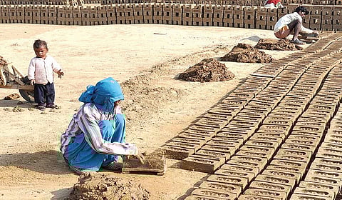 தொடரும் கொத்தடிமைத் தொழிலாளர் முறை | சொல்... பொருள்... தெளிவு