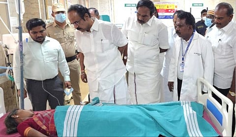 விருதுநகரில் பட்டாசு ஆலை வெடி விபத்தில் காயமடைந்து சிகிச்சைப் பெறுபவர்களை அமைச்சர் தங்கம் தென்னரசு நேரில் சந்தித்து ஆறுதல் கூறினார்.