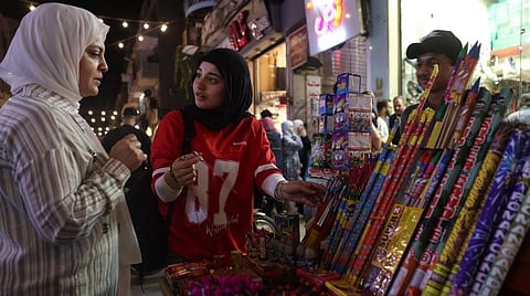 சிரியாவில் சந்தை ஒன்றில் பொருட்களை வாங்கும் பெண்கள் | கோப்புப் படம்