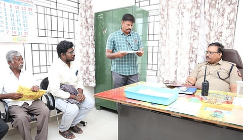 சாதி ரீதியாக பேசிய தலைமை ஆசிரியை மீது கடும் நடவடிக்கை எடுக்க விசிக புகார் மனு