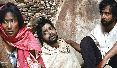 Stolen - போலிச் செய்தியால் திருடப்பட்டவர்கள்! | ஓடிடி உலகம்