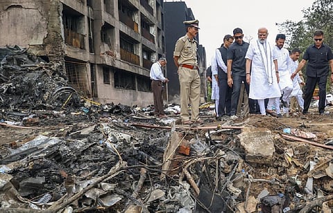 “பேரழிவின் காட்சி வருத்தமளிக்கிறது” - விபத்து நடந்த இடத்தை பார்வையிட்ட பிரதமர் மோடி