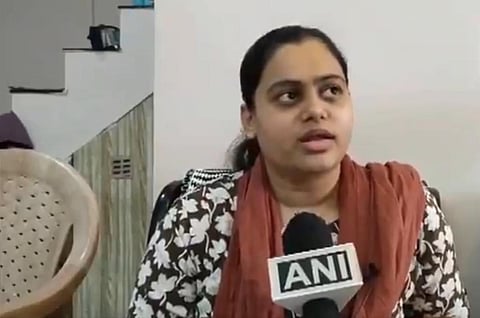 “கடவுள்தான் காப்பாற்றினார்” - 10 நிமிட தாமதத்தால் விமானத்தை தவறவிட்ட குஜராத் பெண்