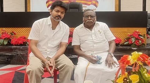 அண்ணா, கருணாநிதி கொடுத்ததை ஸ்டாலின் பறித்தார்: விஜய்யை சந்தித்த பட்டதாரி ஆசிரியர் கழக தலைவர் குற்றச்சாட்டு