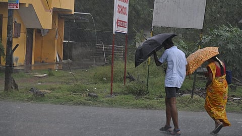 12 மாவட்டங்களில் இன்று கனமழைக்கு வாய்ப்பு: நீலகிரி மாவட்டத்தில் அதிகனமழை