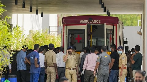 விமான விபத்தில் உயிரிழந்தவர்களின் உறவினர்களுக்கு சேவை செய்வதற்கு இணைந்த கைகள்