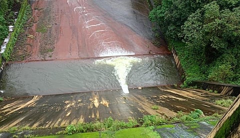 சிறுவாணி அணையிலிருந்து தண்ணீரை வெளியேற்றிய கேரள அரசு!