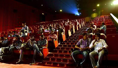 திரையரங்குக் கட்டணக் கொள்ளைக்கு முடிவு கட்டுவது எப்போது?