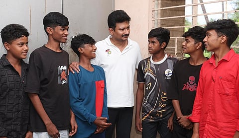 பெரியகுளம் | பிற்படுத்தப்பட்டோர் நலத்துறை மாணவர் விடுதியில் துணை முதல்வர் ஆய்வு