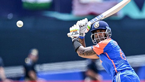 சிகிச்சைக்காக இங்கிலாந்து சென்றார் சூர்யகுமார் யாதவ்