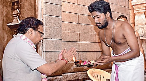 மாதிரி அறுபடை வீடுகளில் நேற்று வழிபட்ட புதுவை ஆளுநர் கைலாஷ்
நாதன். | படம்: எஸ்.கிருஷ்ணமூர்த்தி |