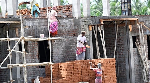 கட்டுமான பணி நடைபெறும் இடத்தில் திட்ட விவரம் அடங்கிய பலகை கட்டாயம்: ரியல் எஸ்டேட் ஒழுங்குமுறை ஆணையம் அறிவுறுத்தல்