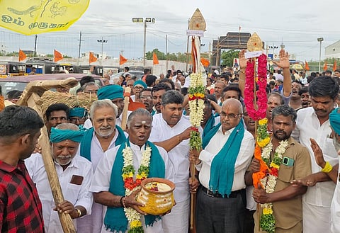 மதுரை முருக பக்தர்கள் மாநாடு: வாகன பாஸ் நிபந்தனையை ரத்து செய்து ஐகோர்ட் உத்தரவு
