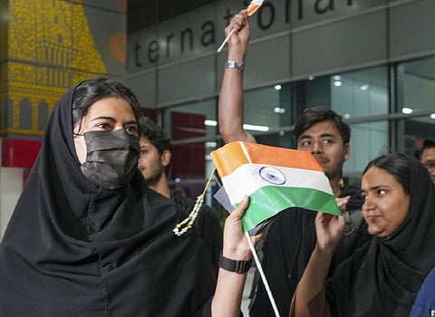 ஈரானில் இருந்து இந்தியா திரும்பிய மாணவர்கள்.