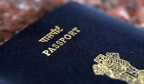 மனைவி பாஸ்போர்ட் கோரி விண்ணப்பிக்க கணவரின் கையெழுத்து தேவையில்லை: ஐகோர்ட்