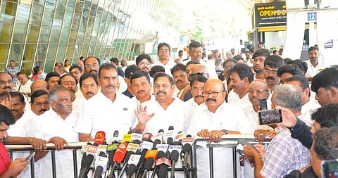 ஆங்கிலத்துக்கு அதிக முக்​கியத்து​வம் கொடுக்கின்றனர் என்ற பொருளில்தான் அமித்ஷா பேசினார்: இபிஎஸ்