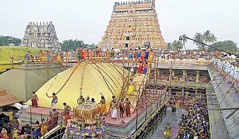 கனக சபையில் ஸ்படிக லிங்க அபிஷேகம்