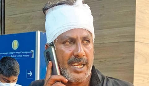 காயமடைந்த தலைமைக் காவலர் பார்த்திபன்