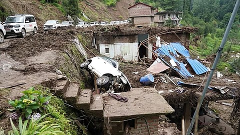 இமாச்சலில் கனமழையால் நிலச்சரிவு: நள்ளிரவில் நாய் குரைத்ததால் உயிர் தப்பிய 67 பேர்