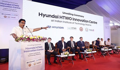 சென்னையில் பசுமை ஹைட்ரஜன் ஆராய்ச்சி மையம்: மாதிரி வடிவமைப்பை அமைச்சர் டிஆர்பி ராஜா வெளியிட்டார்