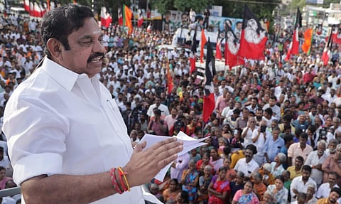 கோவையில் நடந்த பிரச்சாரக் கூட்டத்தில் எடப்பாடி பழனிசாமி.